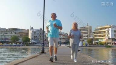 慢动作斯坦尼康拍摄的一个年长的男人和女人戴着耳机沿着度假村的码头跑步，他们在听
